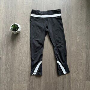 Lululemon Black Cropped Leggings w White Piping Details (& Zipped Back Pocket)